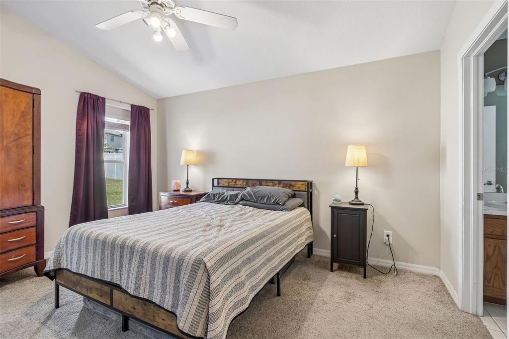 For Sale: $389,900 (4 beds, 3 baths, 1827 Square Feet)