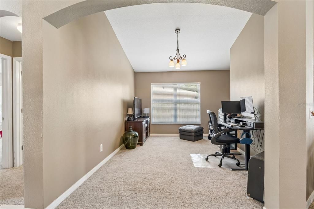For Sale: $389,900 (4 beds, 3 baths, 1827 Square Feet)