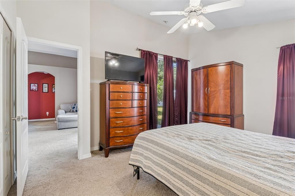 For Sale: $389,900 (4 beds, 3 baths, 1827 Square Feet)
