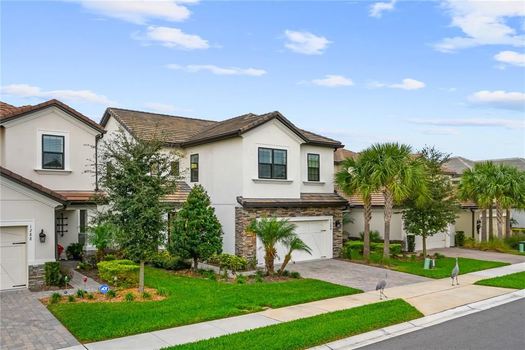 For Rent: $3,900 (4 beds, 2 baths, 2196 Square Feet)