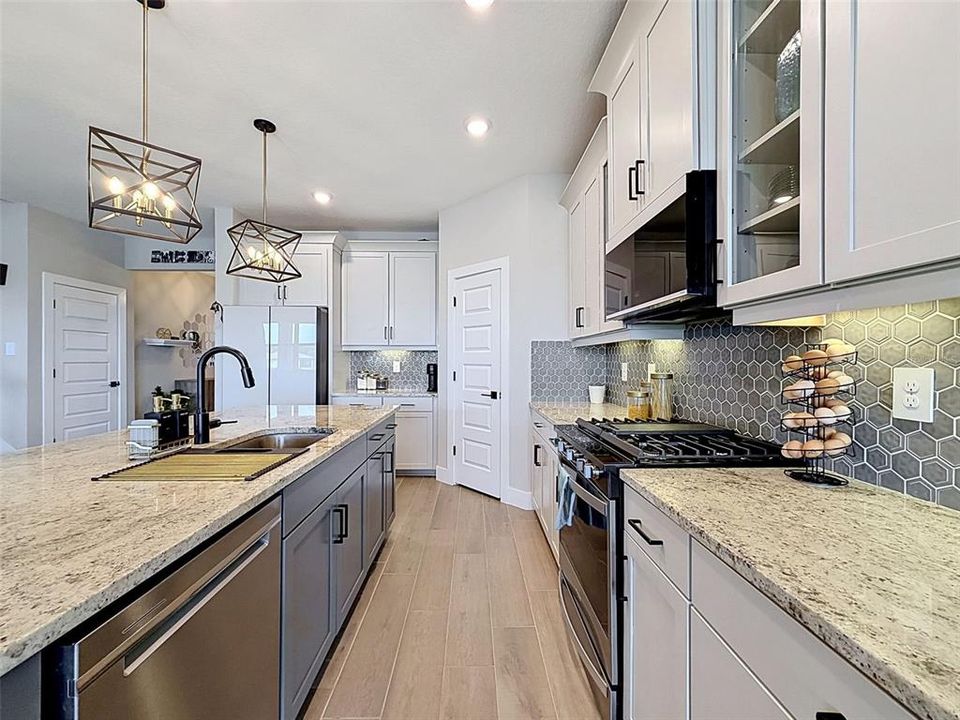For Sale: $674,900 (5 beds, 3 baths, 2988 Square Feet)