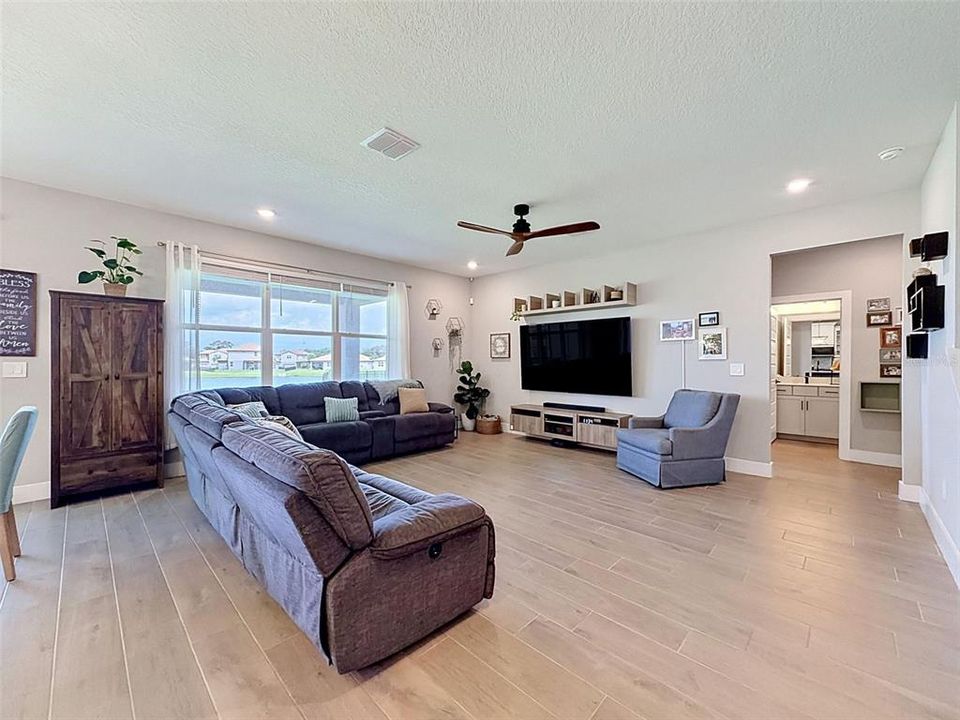 For Sale: $674,900 (5 beds, 3 baths, 2988 Square Feet)