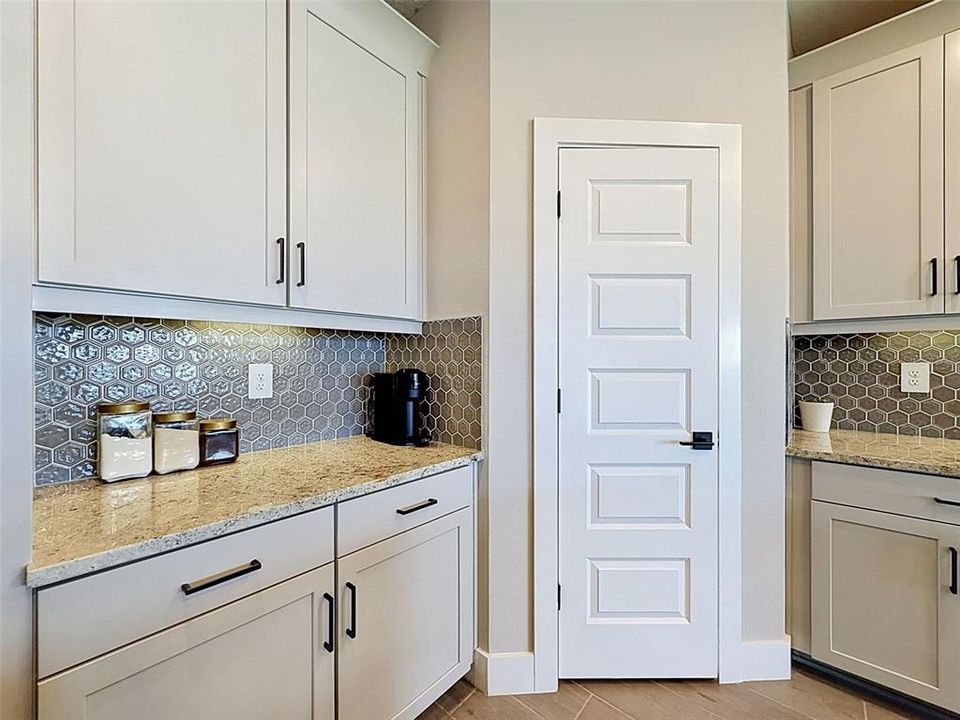 For Sale: $674,900 (5 beds, 3 baths, 2988 Square Feet)