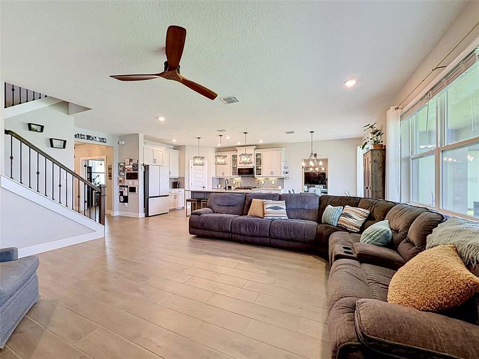 For Sale: $674,900 (5 beds, 3 baths, 2988 Square Feet)