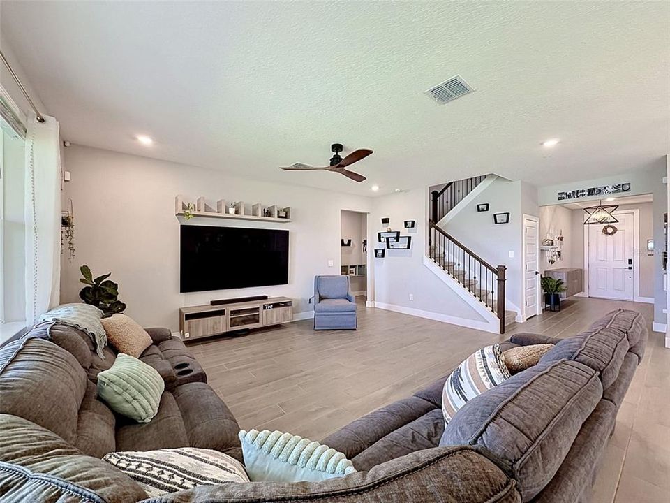 For Sale: $674,900 (5 beds, 3 baths, 2988 Square Feet)