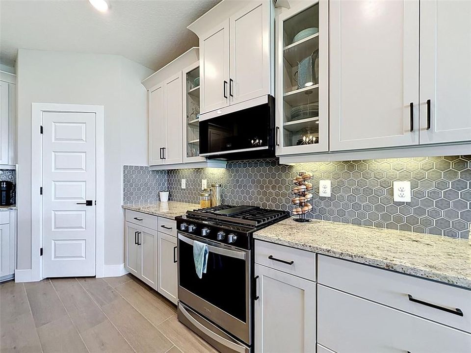 For Sale: $674,900 (5 beds, 3 baths, 2988 Square Feet)