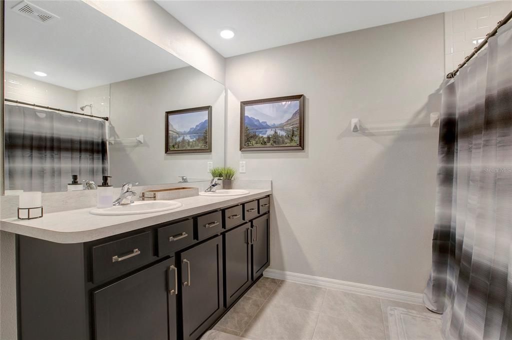 For Sale: $409,990 (3 beds, 2 baths, 1676 Square Feet)