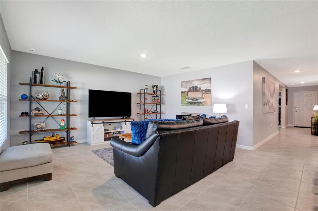 For Sale: $409,990 (3 beds, 2 baths, 1676 Square Feet)