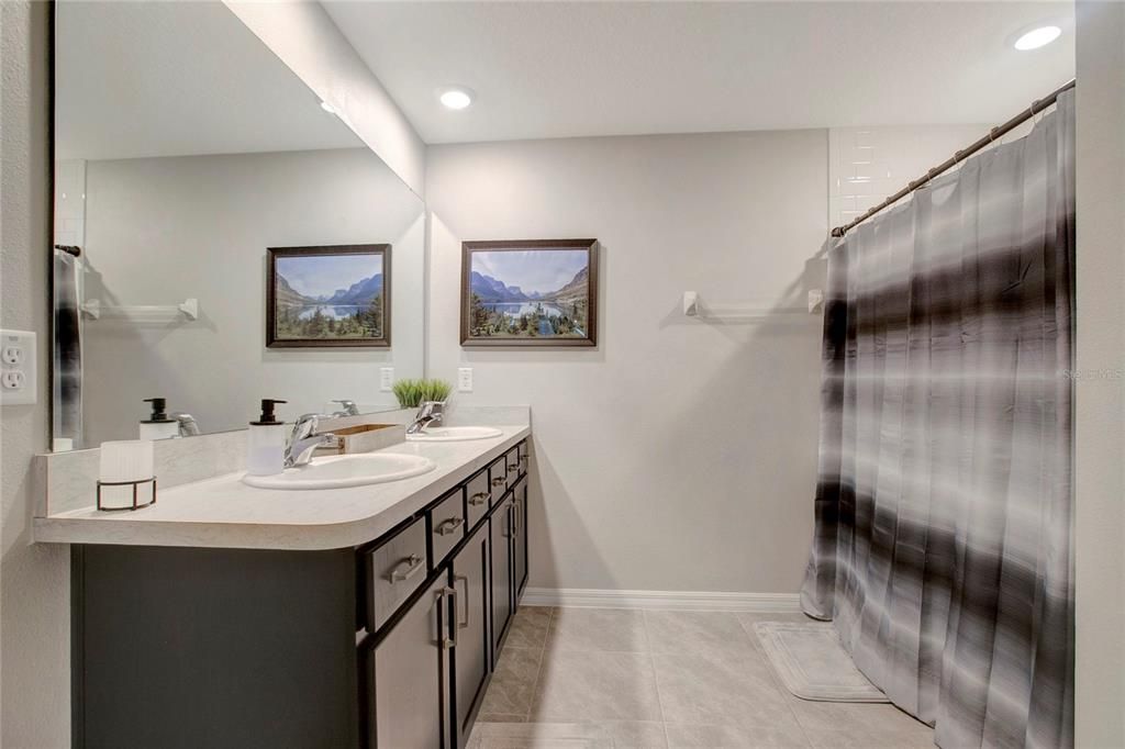 For Sale: $409,990 (3 beds, 2 baths, 1676 Square Feet)