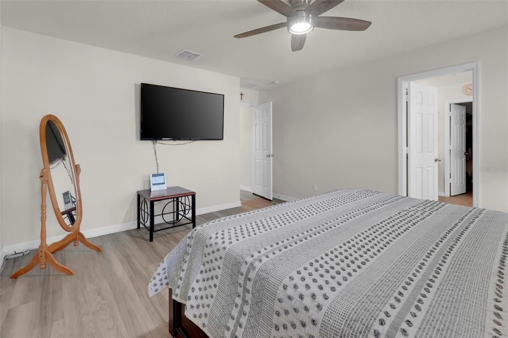 For Sale: $445,000 (4 beds, 2 baths, 1923 Square Feet)