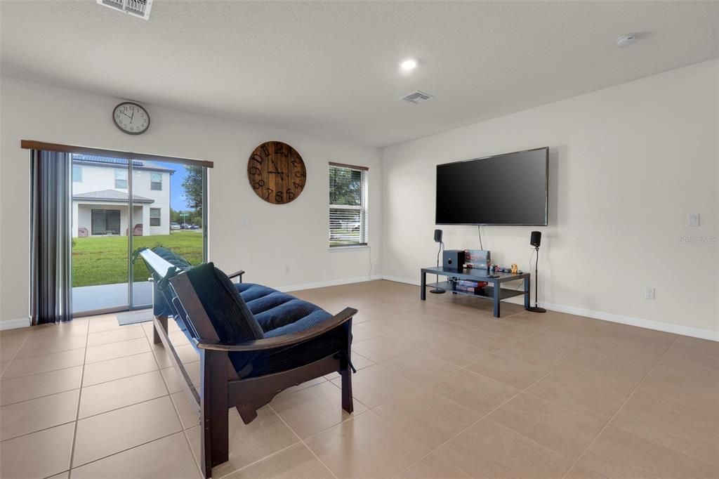 For Sale: $445,000 (4 beds, 2 baths, 1923 Square Feet)