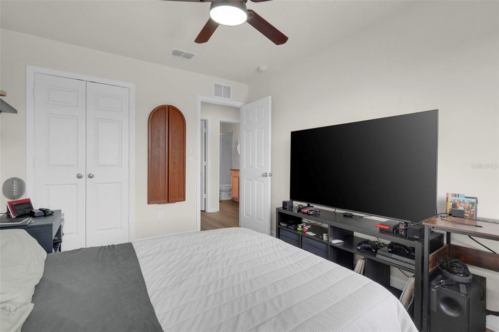For Sale: $445,000 (4 beds, 2 baths, 1923 Square Feet)