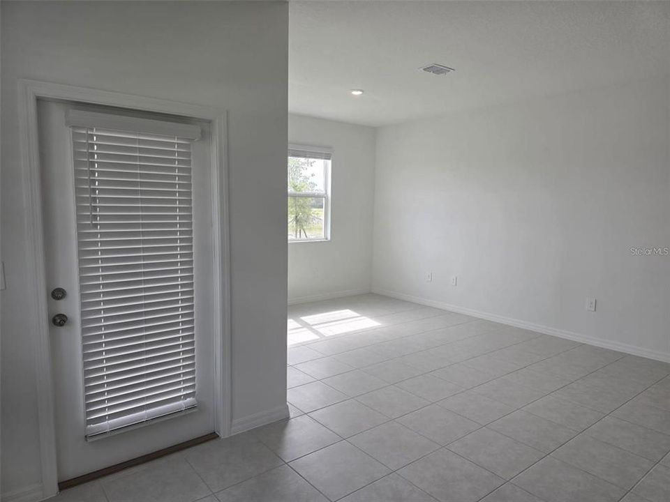 En Renta: $2,300 (3 camas, 2 baños, 1824 Pies cuadrados)