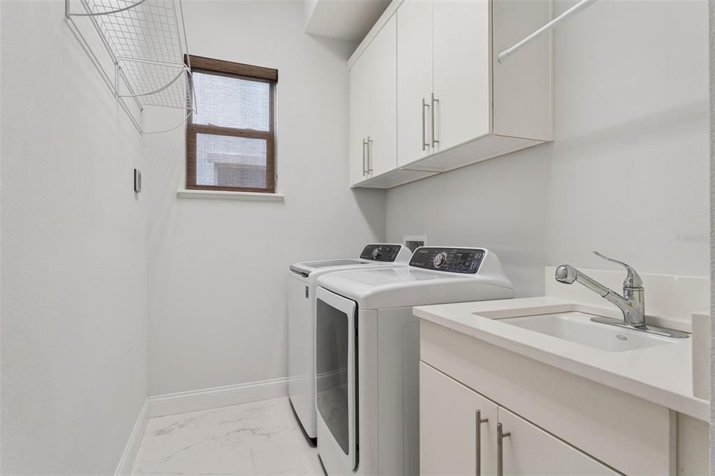 For Sale: $1,750,000 (5 beds, 4 baths, 4039 Square Feet)