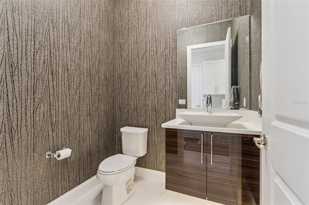 For Sale: $1,750,000 (5 beds, 4 baths, 4039 Square Feet)