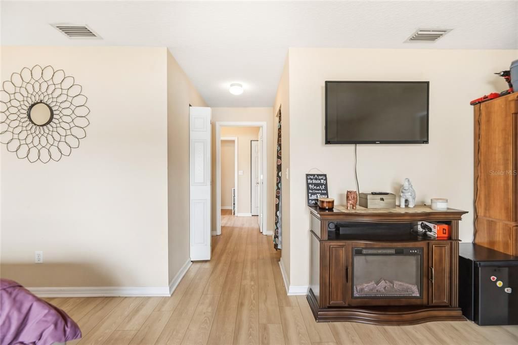 For Sale: $359,900 (4 beds, 2 baths, 2440 Square Feet)