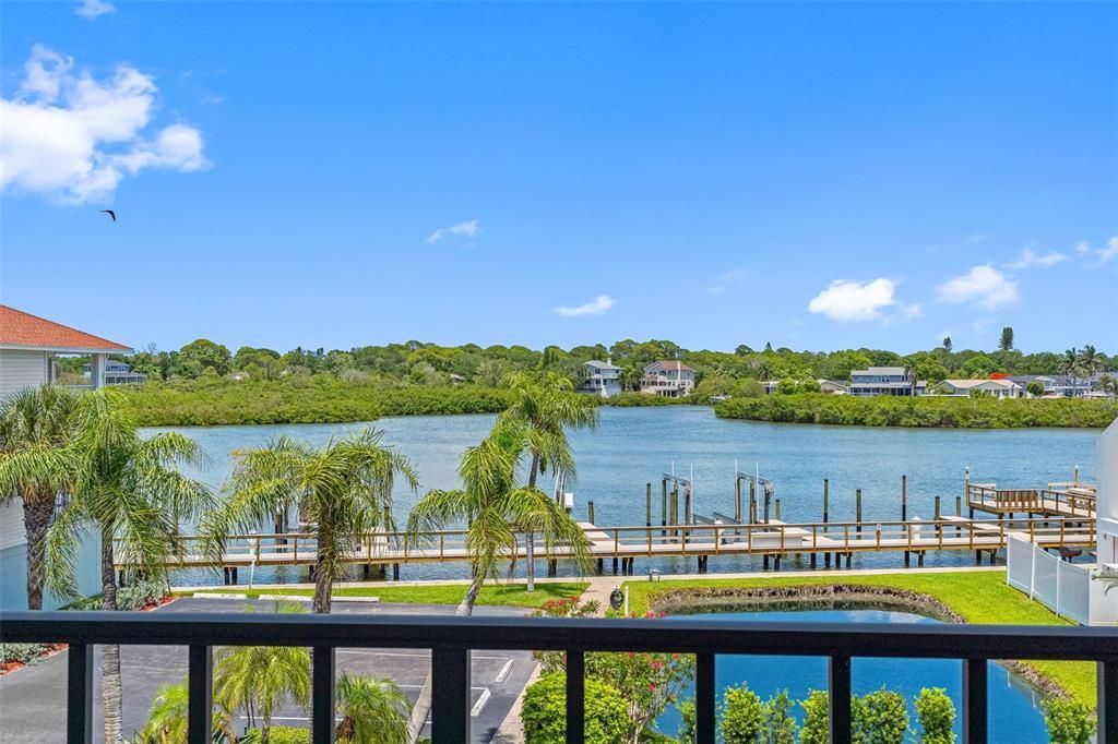 For Sale: $420,000 (2 beds, 2 baths, 1295 Square Feet)