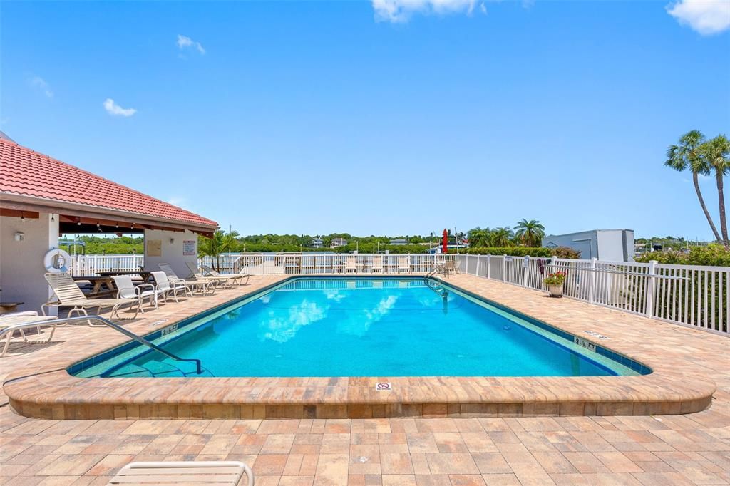 For Sale: $420,000 (2 beds, 2 baths, 1295 Square Feet)