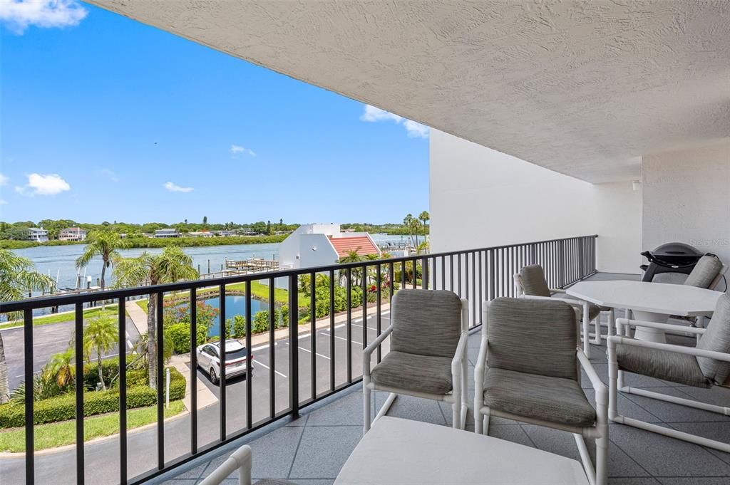 For Sale: $420,000 (2 beds, 2 baths, 1295 Square Feet)