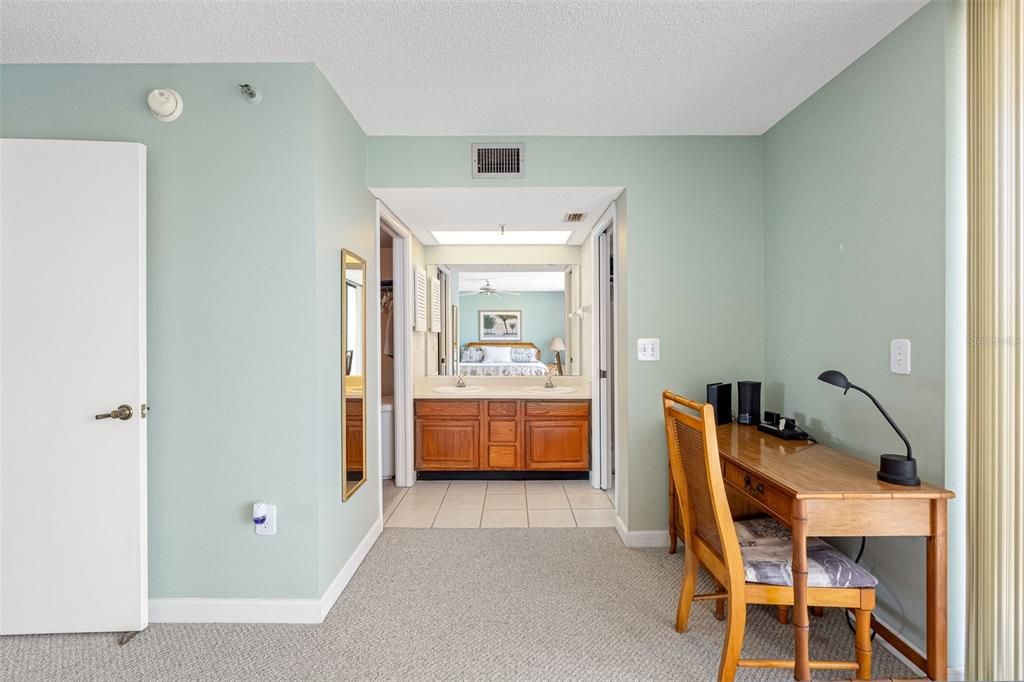 For Sale: $420,000 (2 beds, 2 baths, 1295 Square Feet)