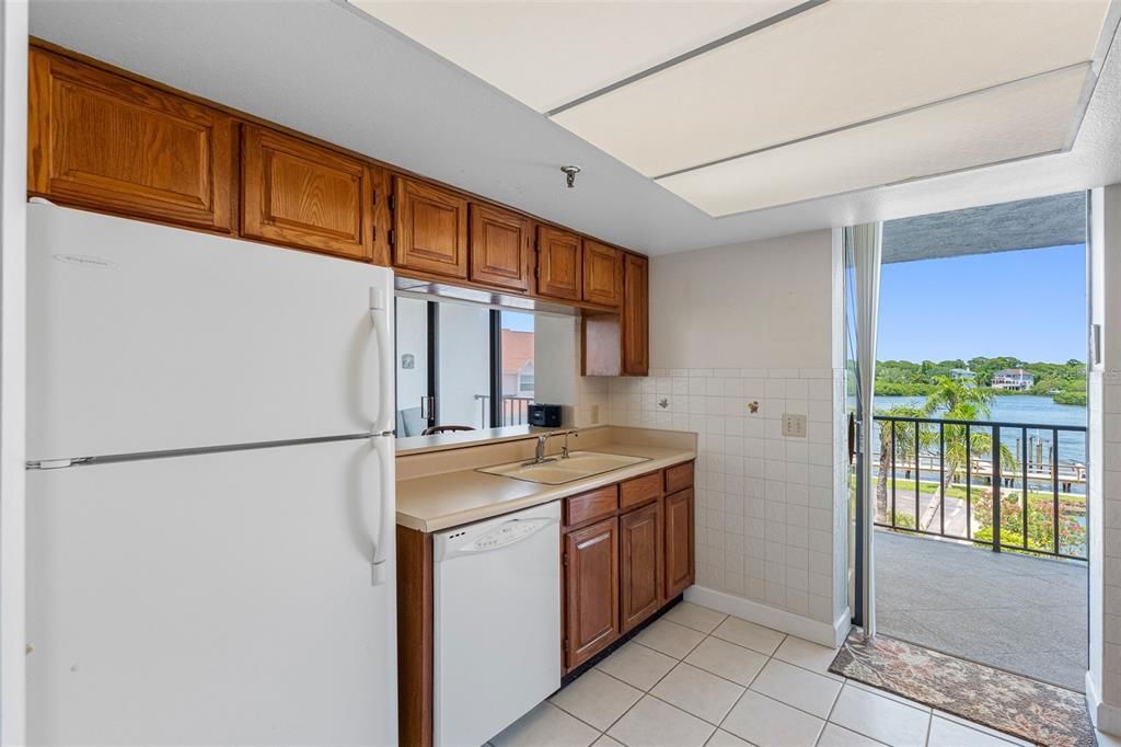 For Sale: $420,000 (2 beds, 2 baths, 1295 Square Feet)