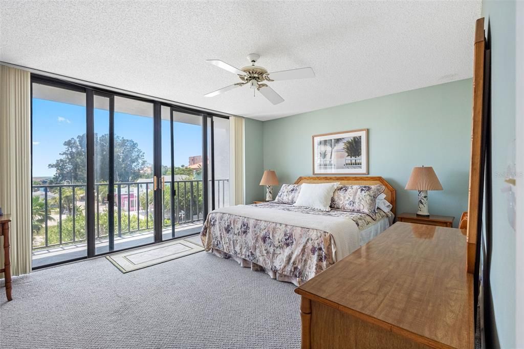 For Sale: $420,000 (2 beds, 2 baths, 1295 Square Feet)