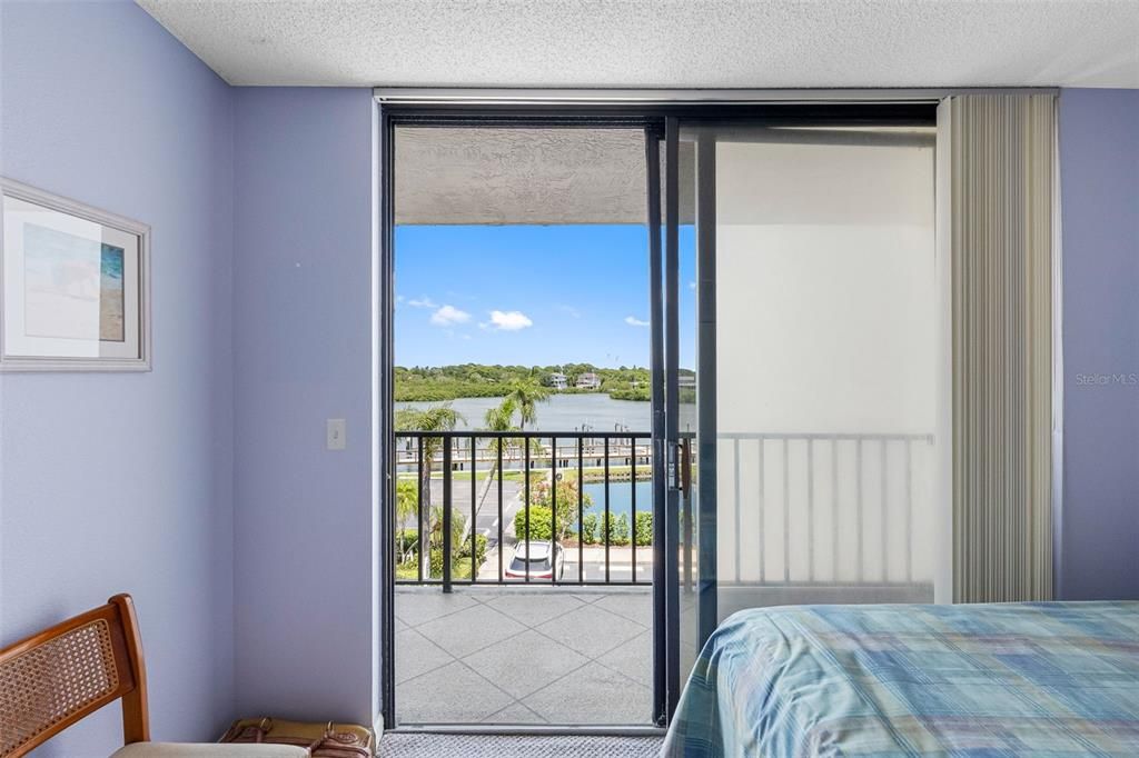 For Sale: $420,000 (2 beds, 2 baths, 1295 Square Feet)