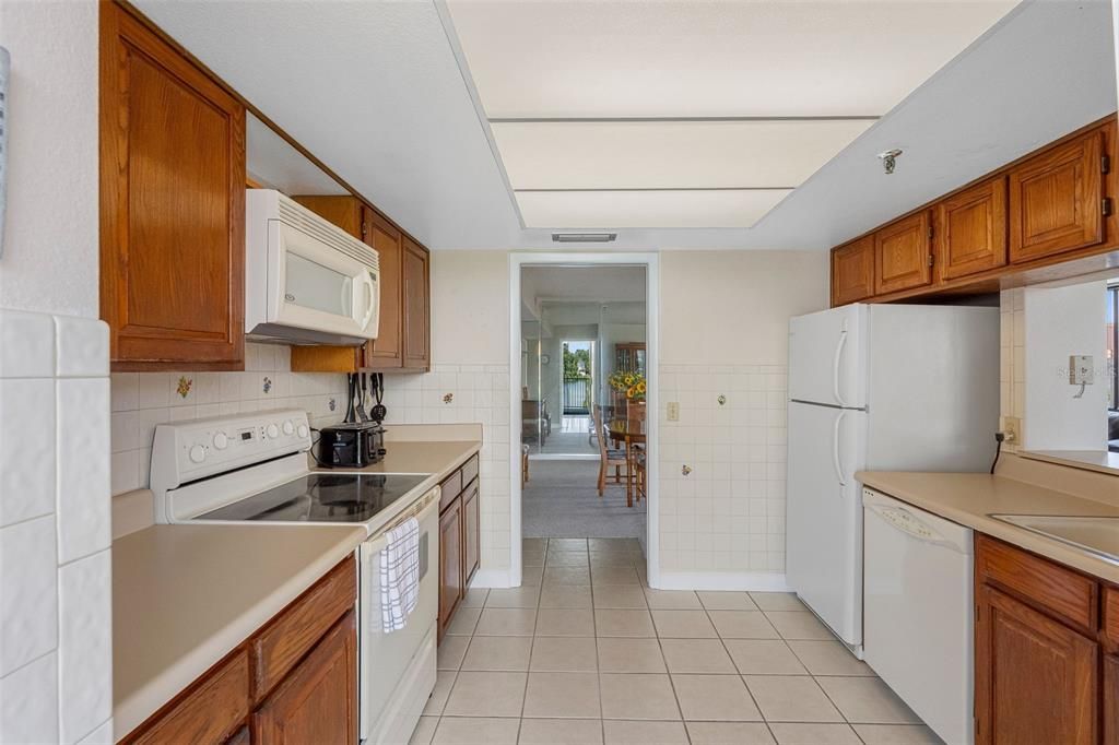 For Sale: $420,000 (2 beds, 2 baths, 1295 Square Feet)