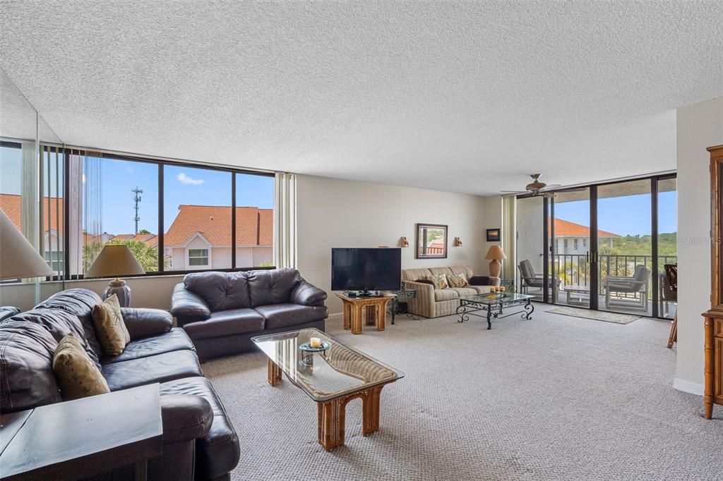 For Sale: $420,000 (2 beds, 2 baths, 1295 Square Feet)