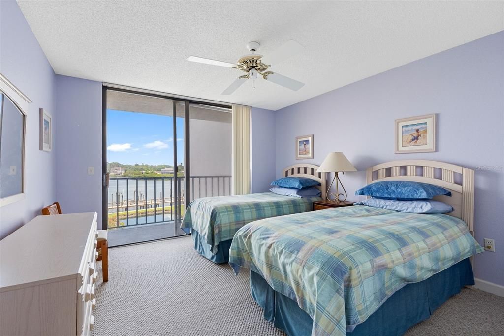 For Sale: $420,000 (2 beds, 2 baths, 1295 Square Feet)