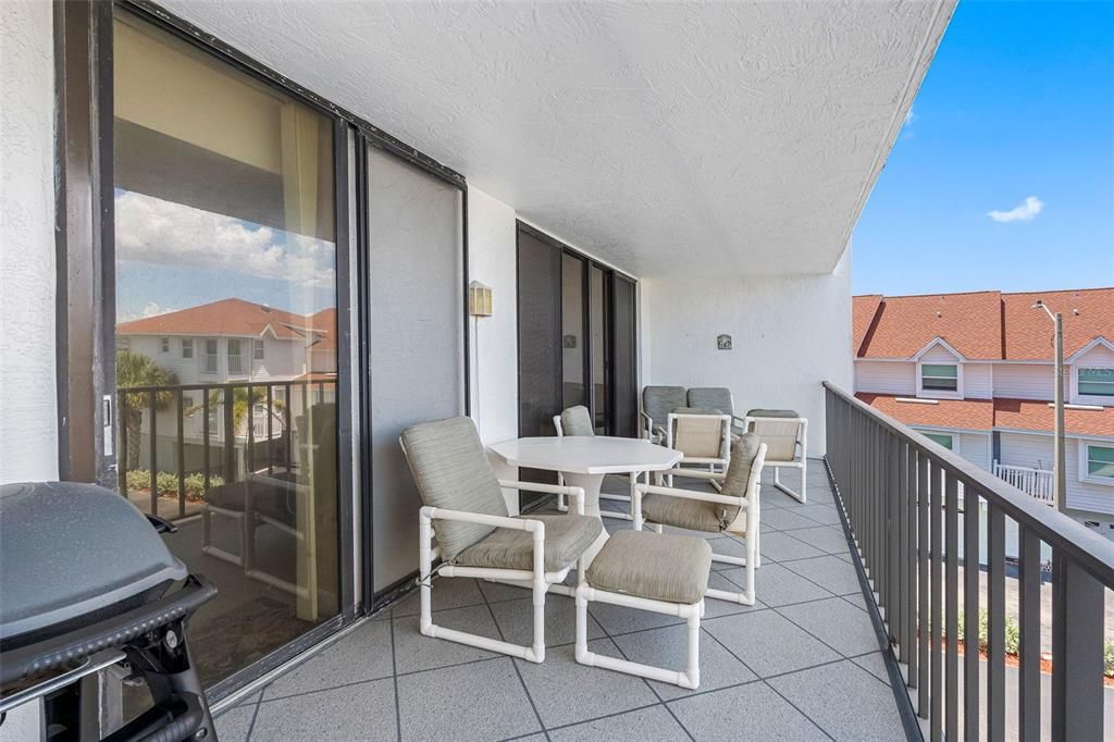 For Sale: $420,000 (2 beds, 2 baths, 1295 Square Feet)