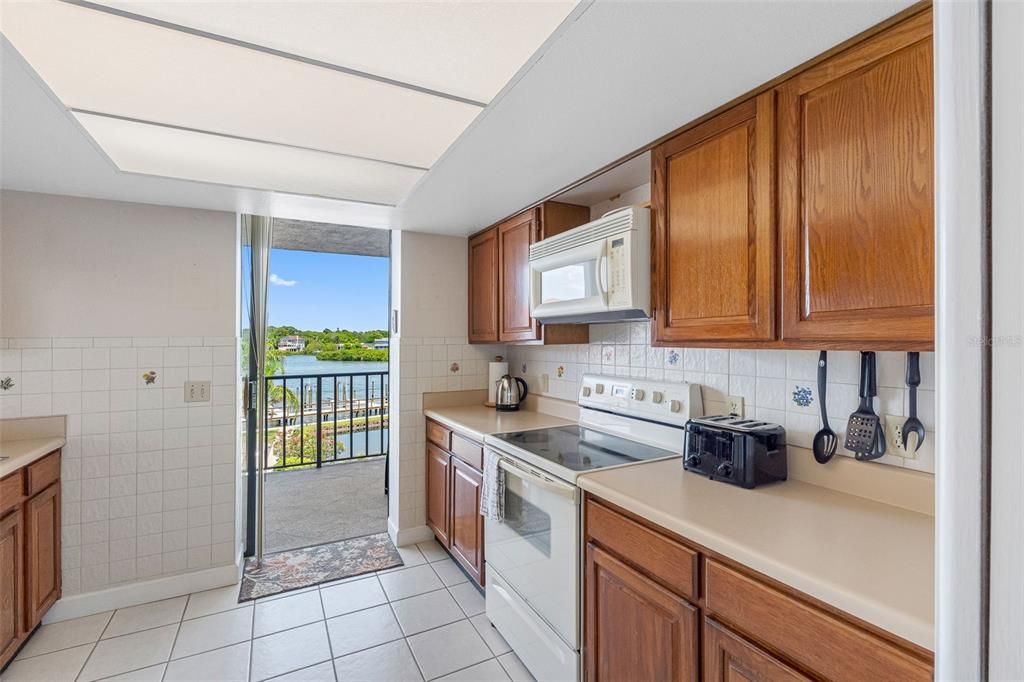 For Sale: $420,000 (2 beds, 2 baths, 1295 Square Feet)
