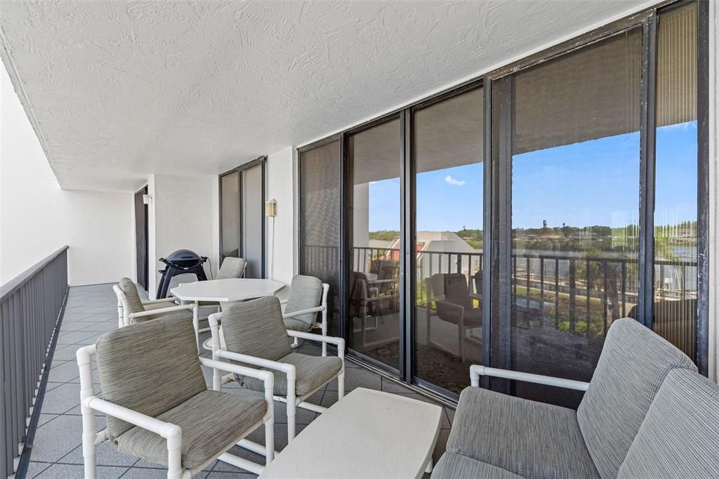 For Sale: $420,000 (2 beds, 2 baths, 1295 Square Feet)