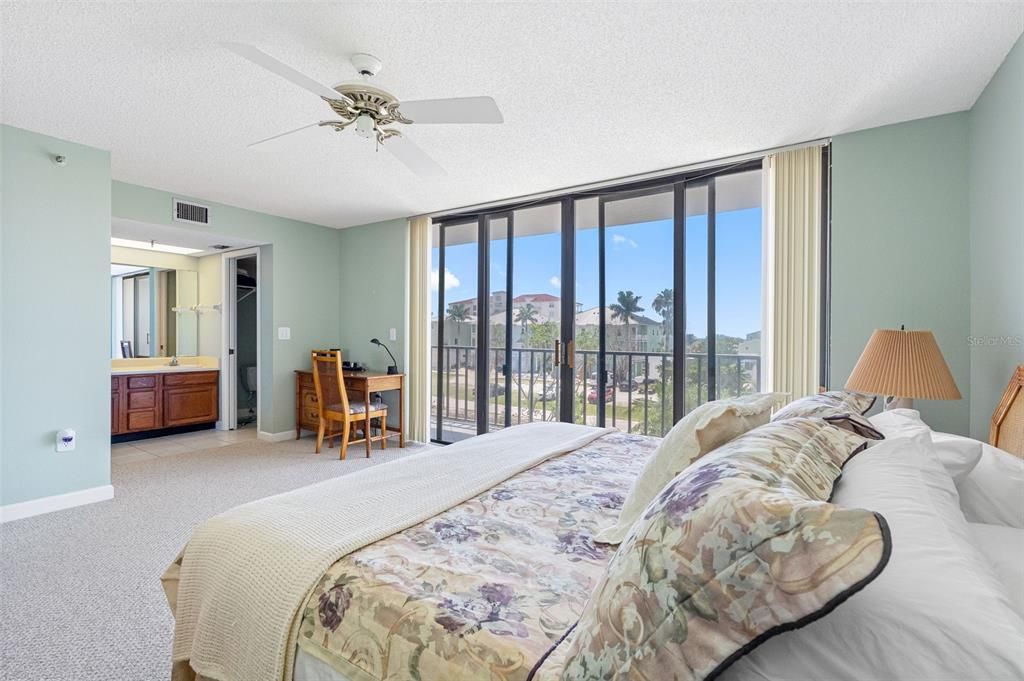 For Sale: $420,000 (2 beds, 2 baths, 1295 Square Feet)