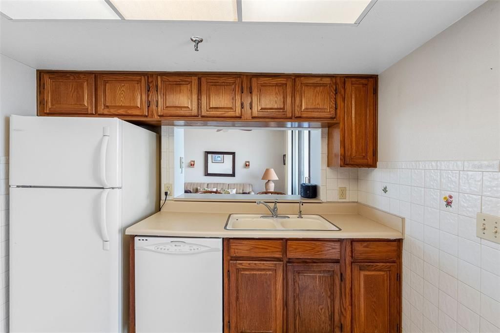 For Sale: $420,000 (2 beds, 2 baths, 1295 Square Feet)