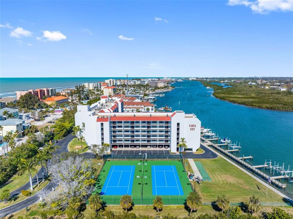 For Sale: $420,000 (2 beds, 2 baths, 1295 Square Feet)