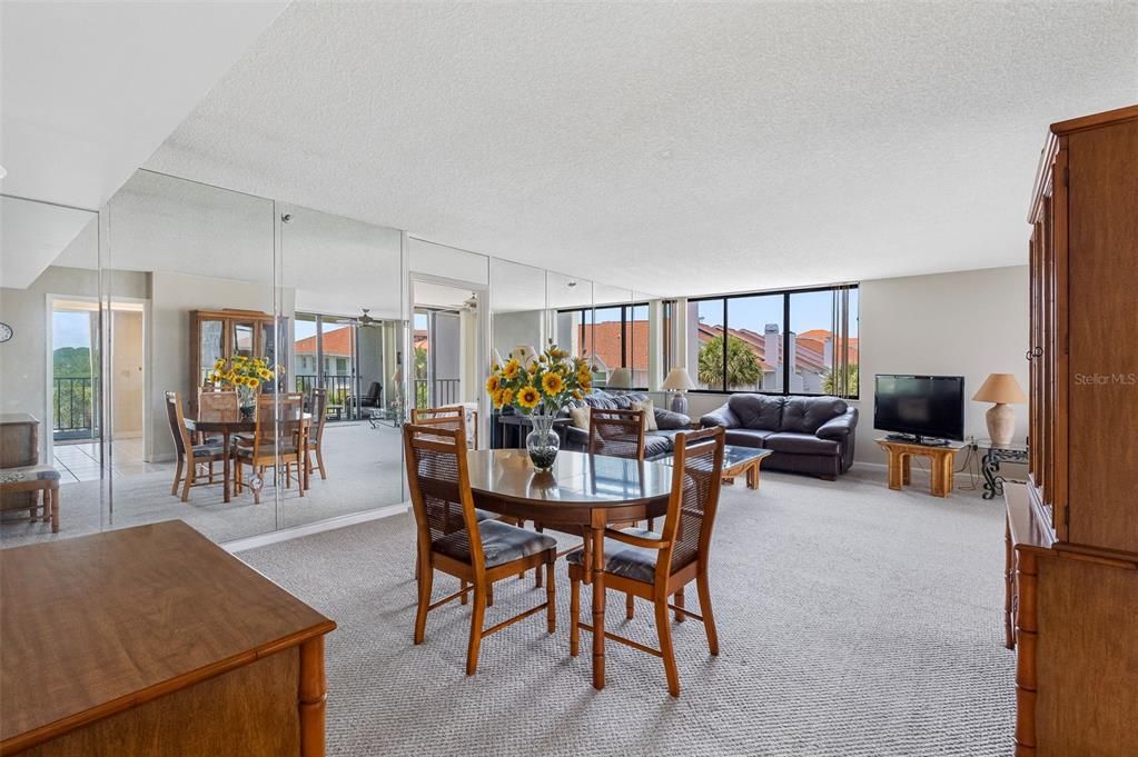 For Sale: $420,000 (2 beds, 2 baths, 1295 Square Feet)