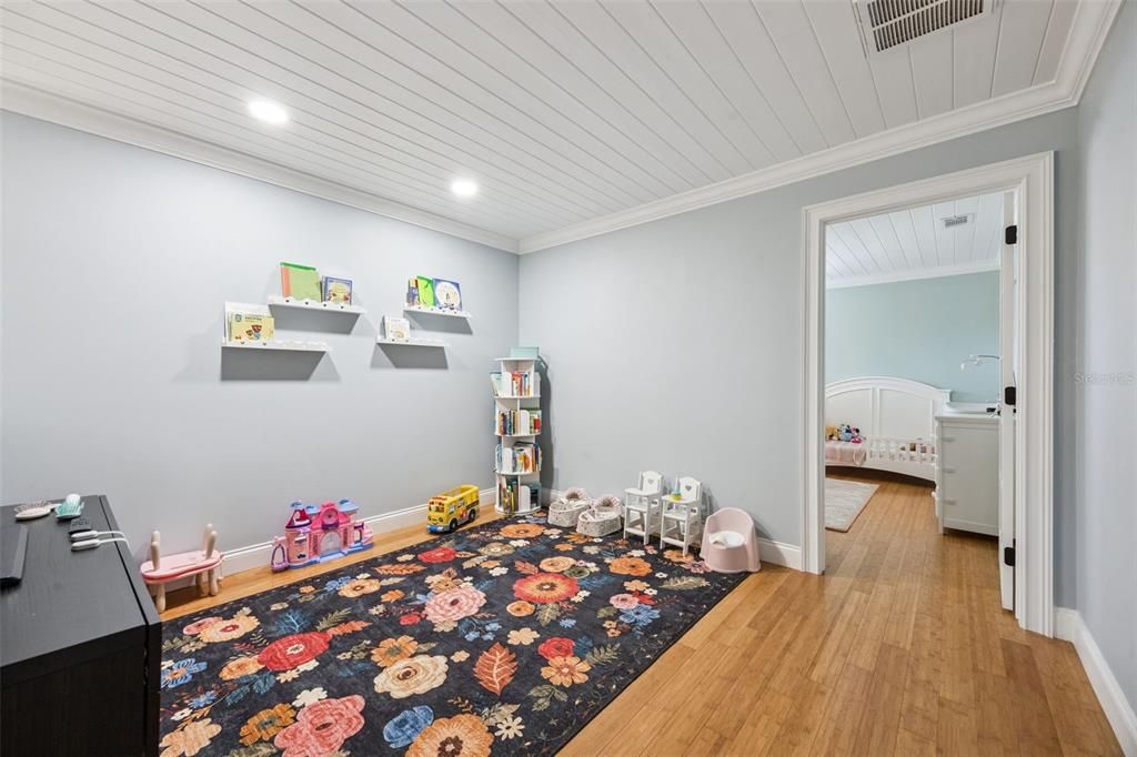 Activo con contrato: $750,000 (4 camas, 2 baños, 3217 Pies cuadrados)