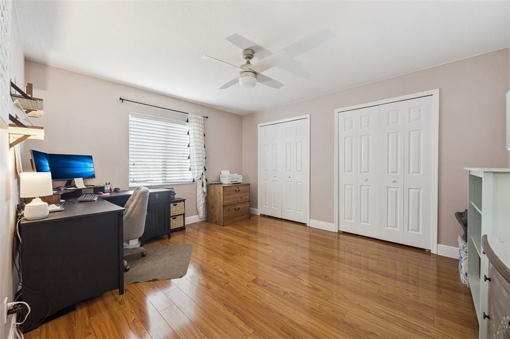 Activo con contrato: $750,000 (4 camas, 2 baños, 3217 Pies cuadrados)