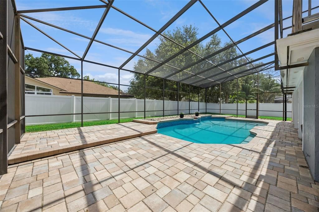 Activo con contrato: $750,000 (4 camas, 2 baños, 3217 Pies cuadrados)