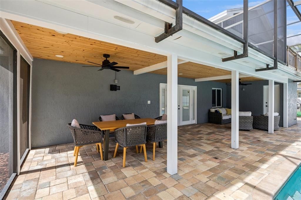 Activo con contrato: $750,000 (4 camas, 2 baños, 3217 Pies cuadrados)
