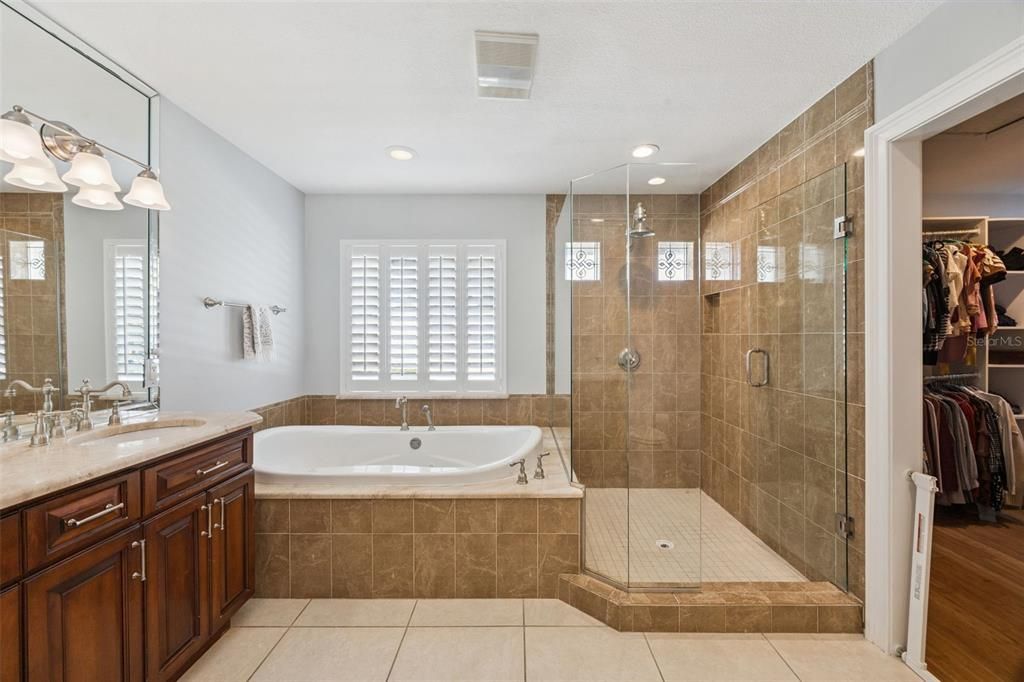 Activo con contrato: $750,000 (4 camas, 2 baños, 3217 Pies cuadrados)