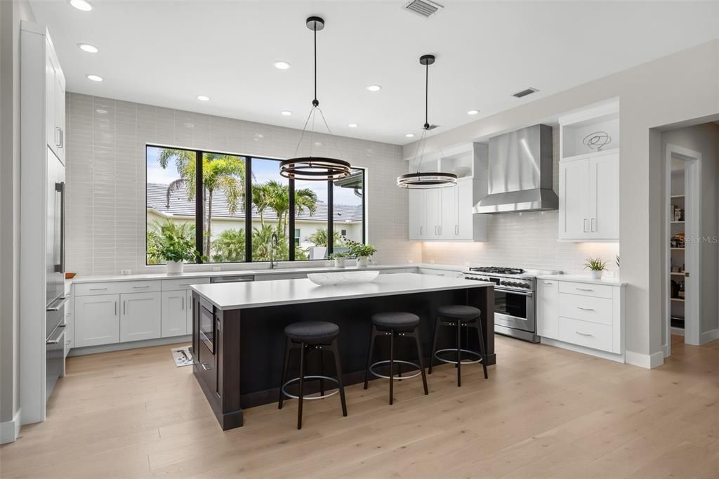For Sale: $3,395,000 (3 beds, 3 baths, 4017 Square Feet)