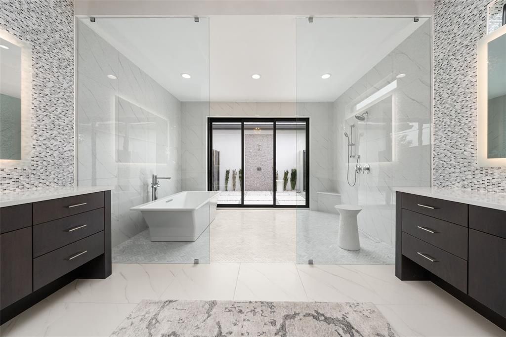 For Sale: $3,395,000 (3 beds, 3 baths, 4017 Square Feet)