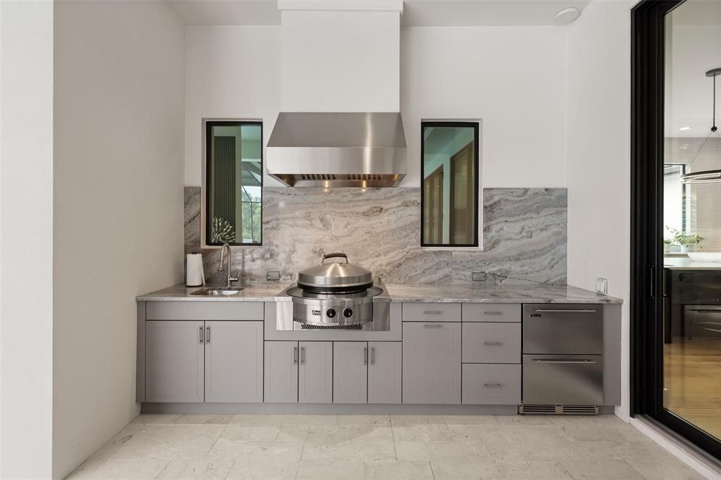 For Sale: $3,395,000 (3 beds, 3 baths, 4017 Square Feet)