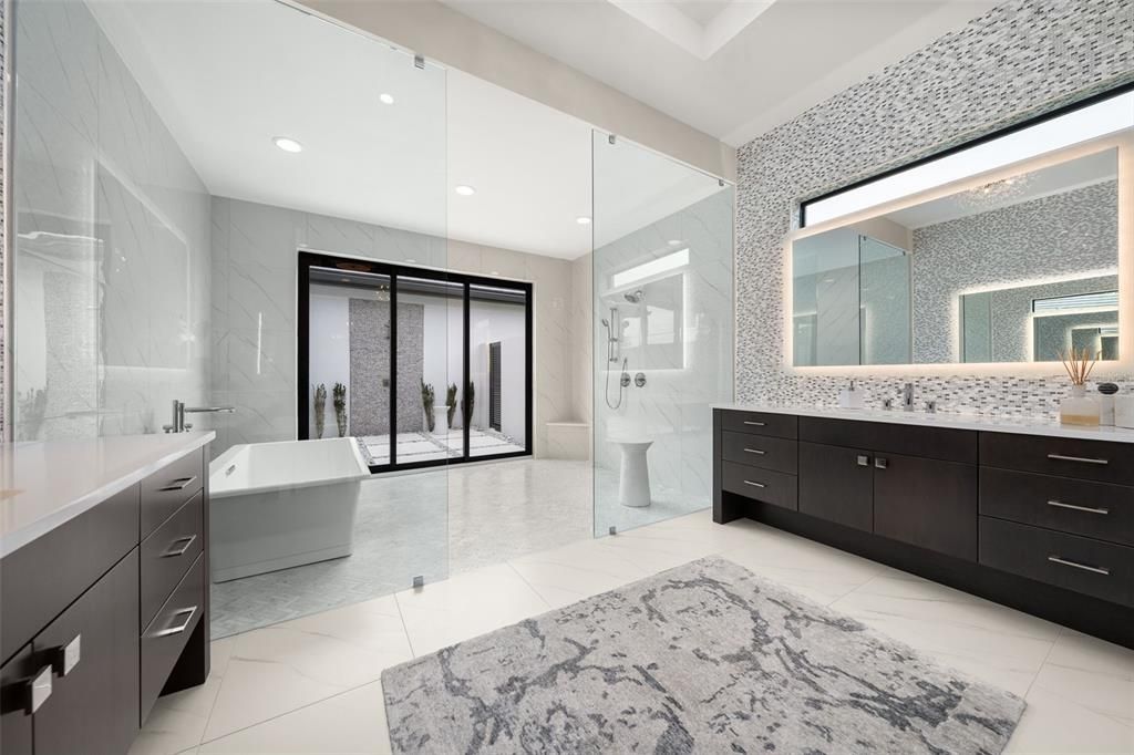 For Sale: $3,395,000 (3 beds, 3 baths, 4017 Square Feet)