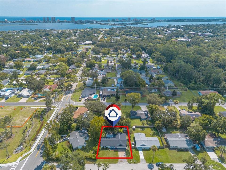 На продажу: $249,900 (2 спален, 1 ванн, 1052 Квадратных фут)
