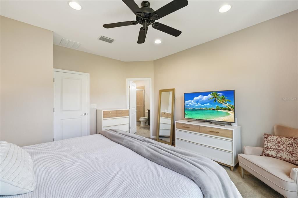 Activo con contrato: $349,990 (3 camas, 2 baños, 1626 Pies cuadrados)