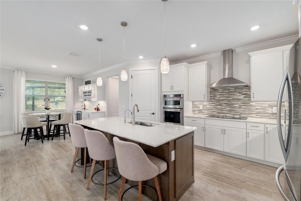 For Sale: $604,000 (2 beds, 2 baths, 2049 Square Feet)