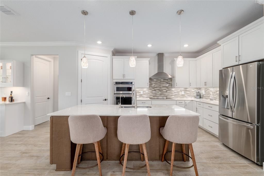 For Sale: $604,000 (2 beds, 2 baths, 2049 Square Feet)